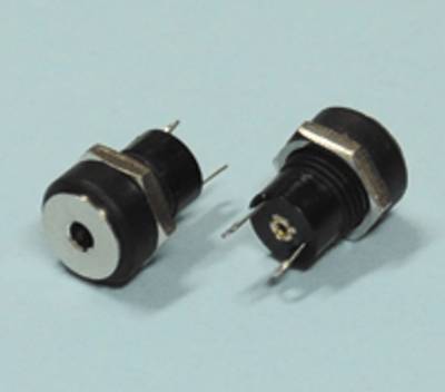 DC-runkoliitin eristetty 0,7mm/2,4mm DC-runkoliitin eristetty 0,7mm/2,4mm