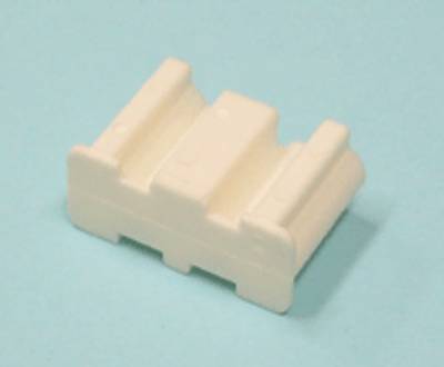 Peitekansi ST18-sarjan urosliittimille Peitekansi ST18-sarjan urosliittimille